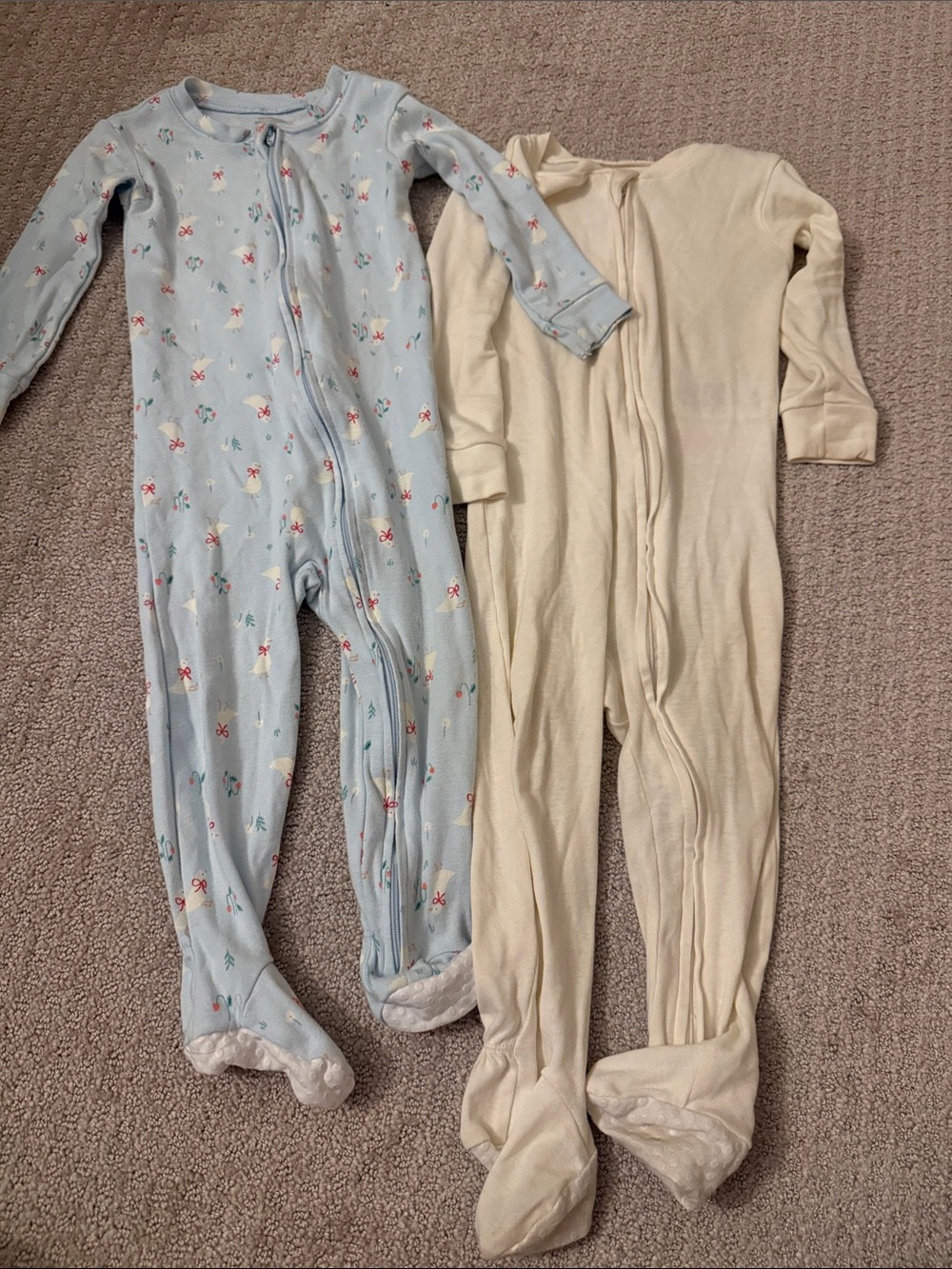 Amazon Essentials Baby Footed One-Piece Sleepers - Light Blue & Cream